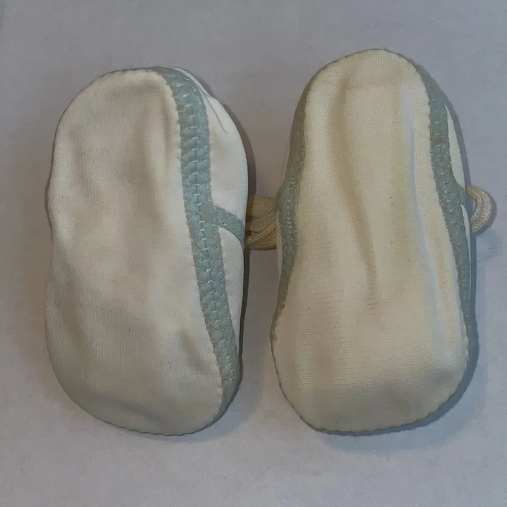 ‎Vtg cream colored nylon baby shoes